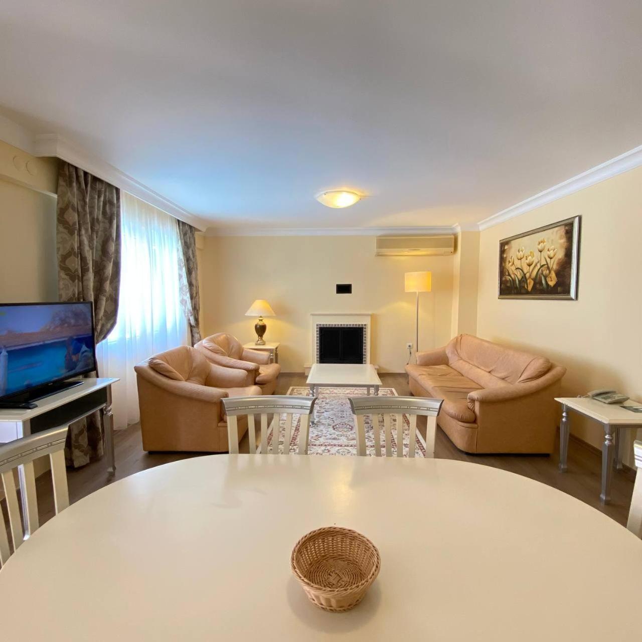 Pine Club Apart Hotel Kusadası Exteriör bild