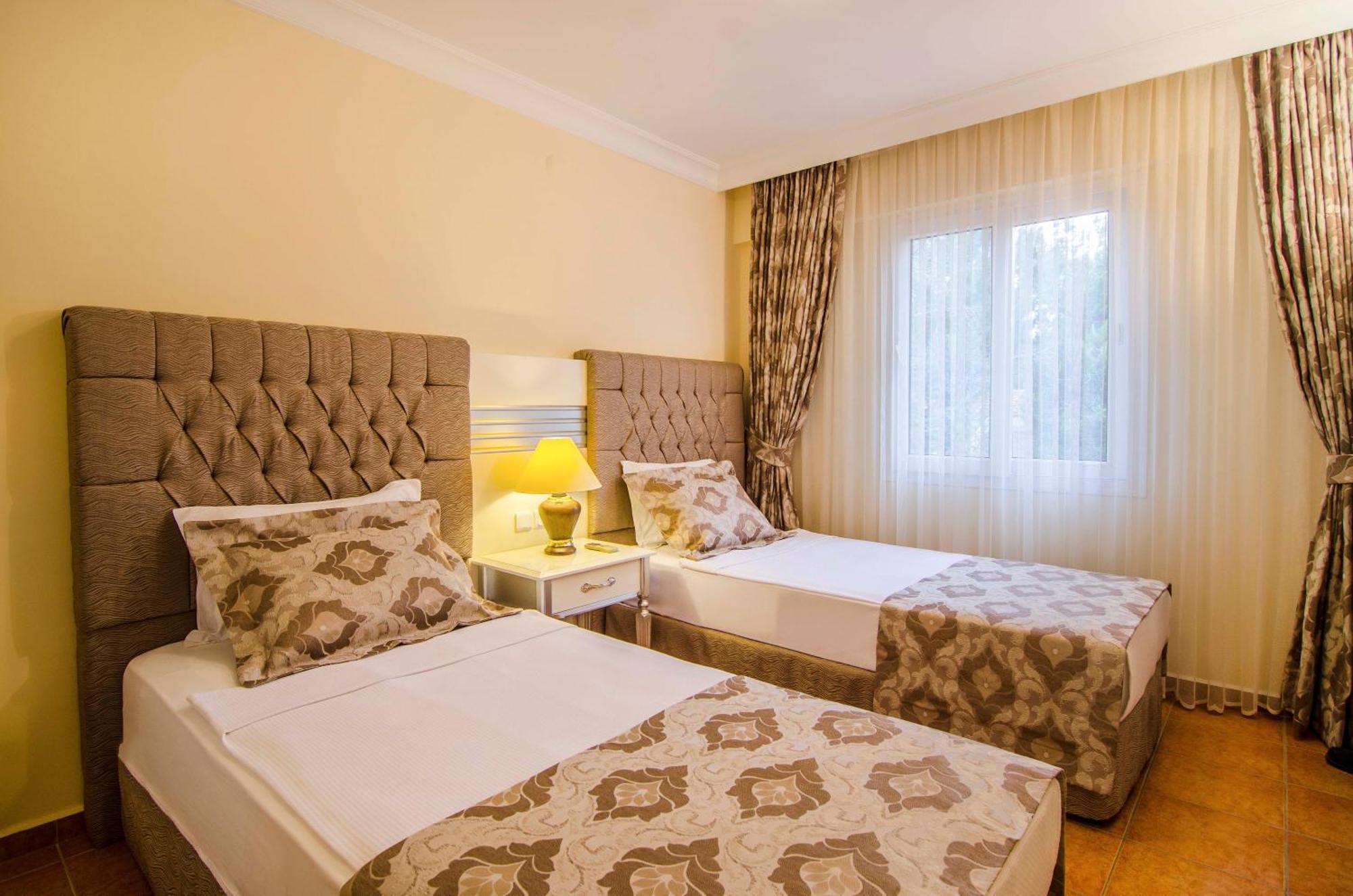Pine Club Apart Hotel Kusadası Exteriör bild