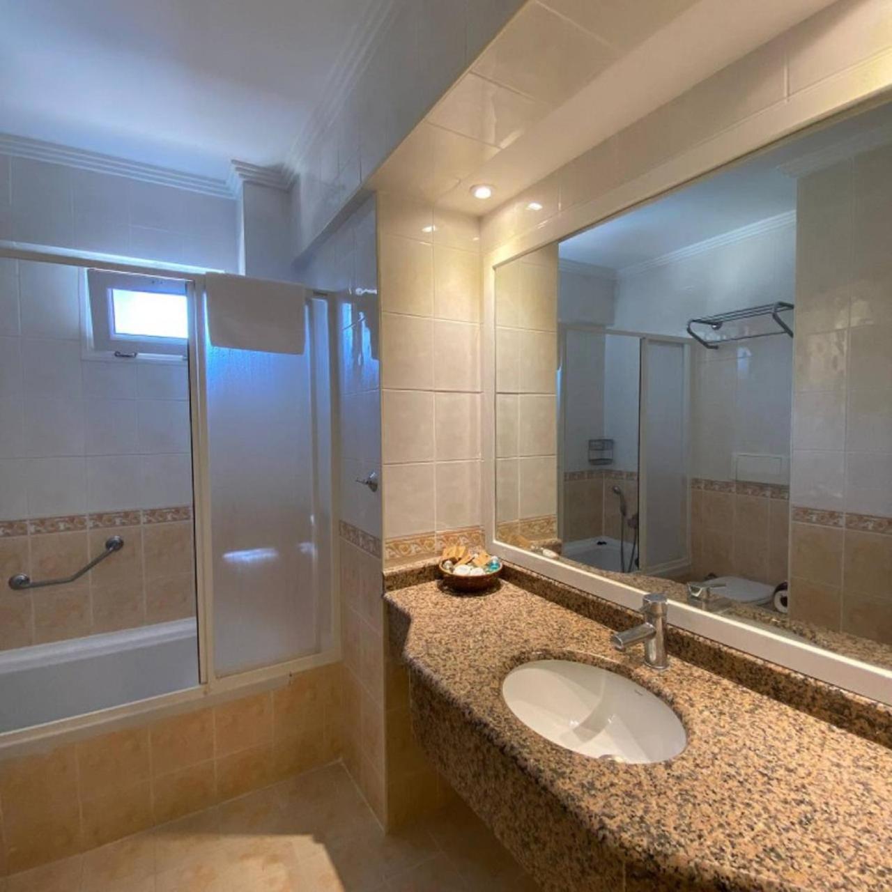 Pine Club Apart Hotel Kusadası Exteriör bild
