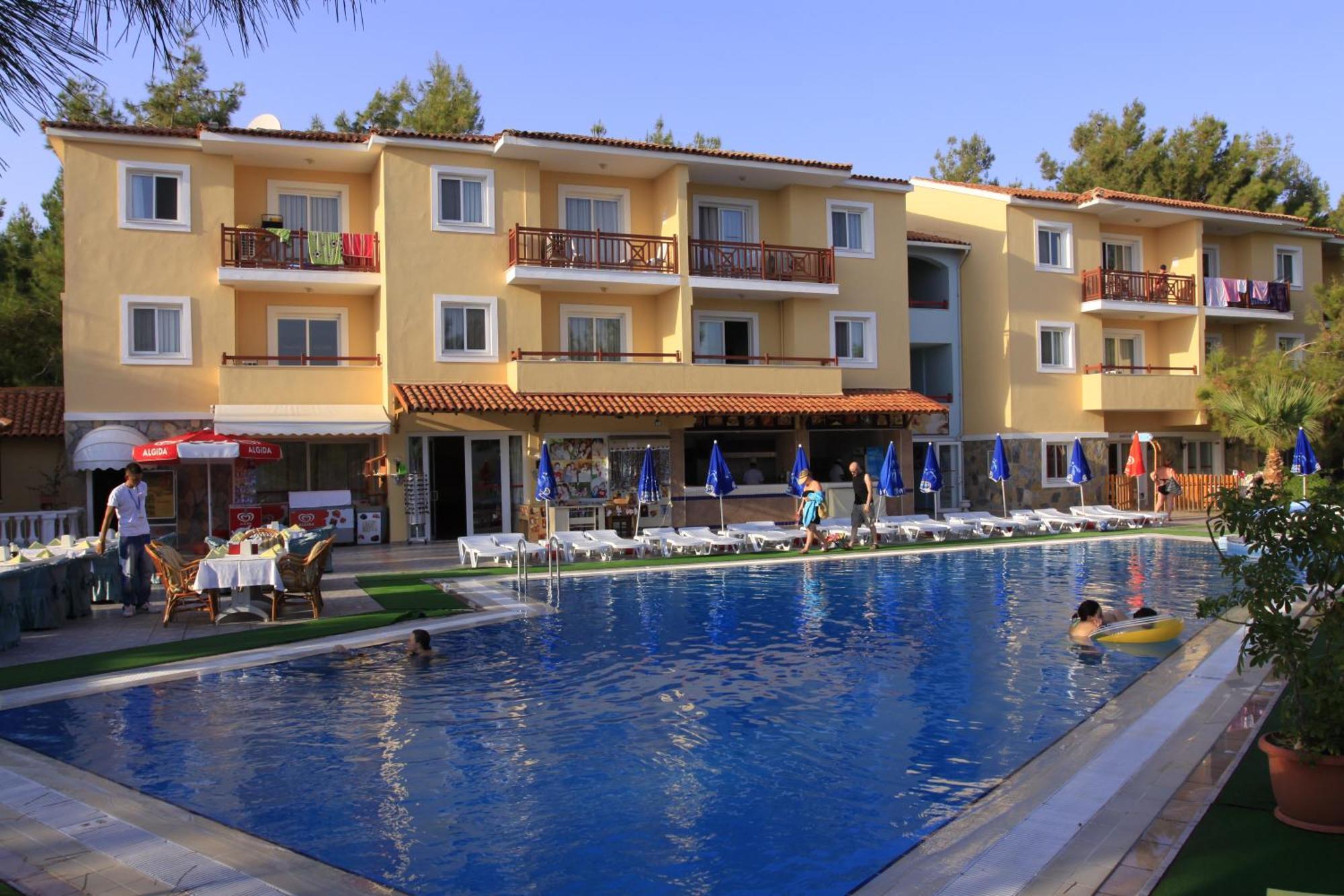Pine Club Apart Hotel Kusadası Exteriör bild