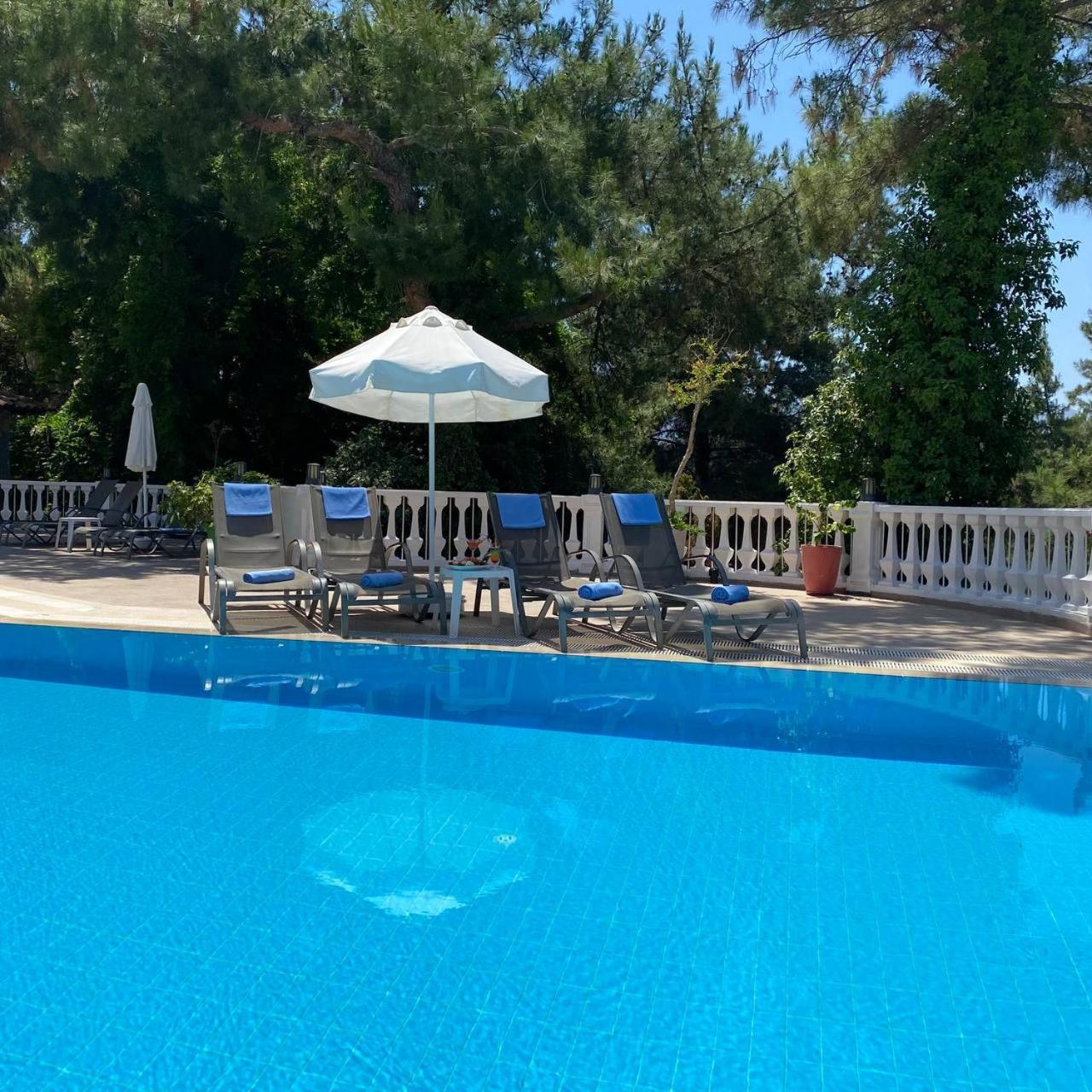 Pine Club Apart Hotel Kusadası Exteriör bild
