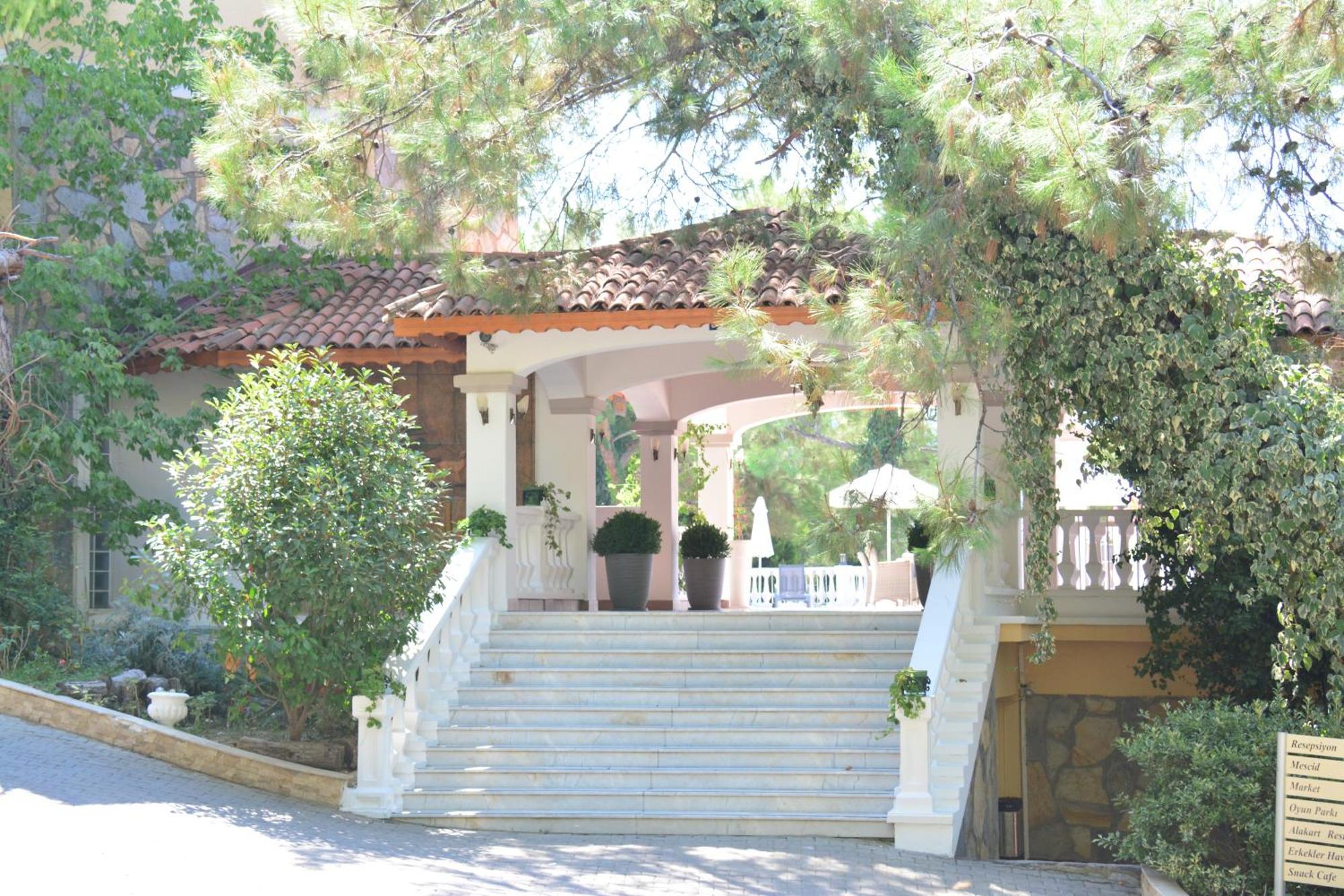 Pine Club Apart Hotel Kusadası Exteriör bild