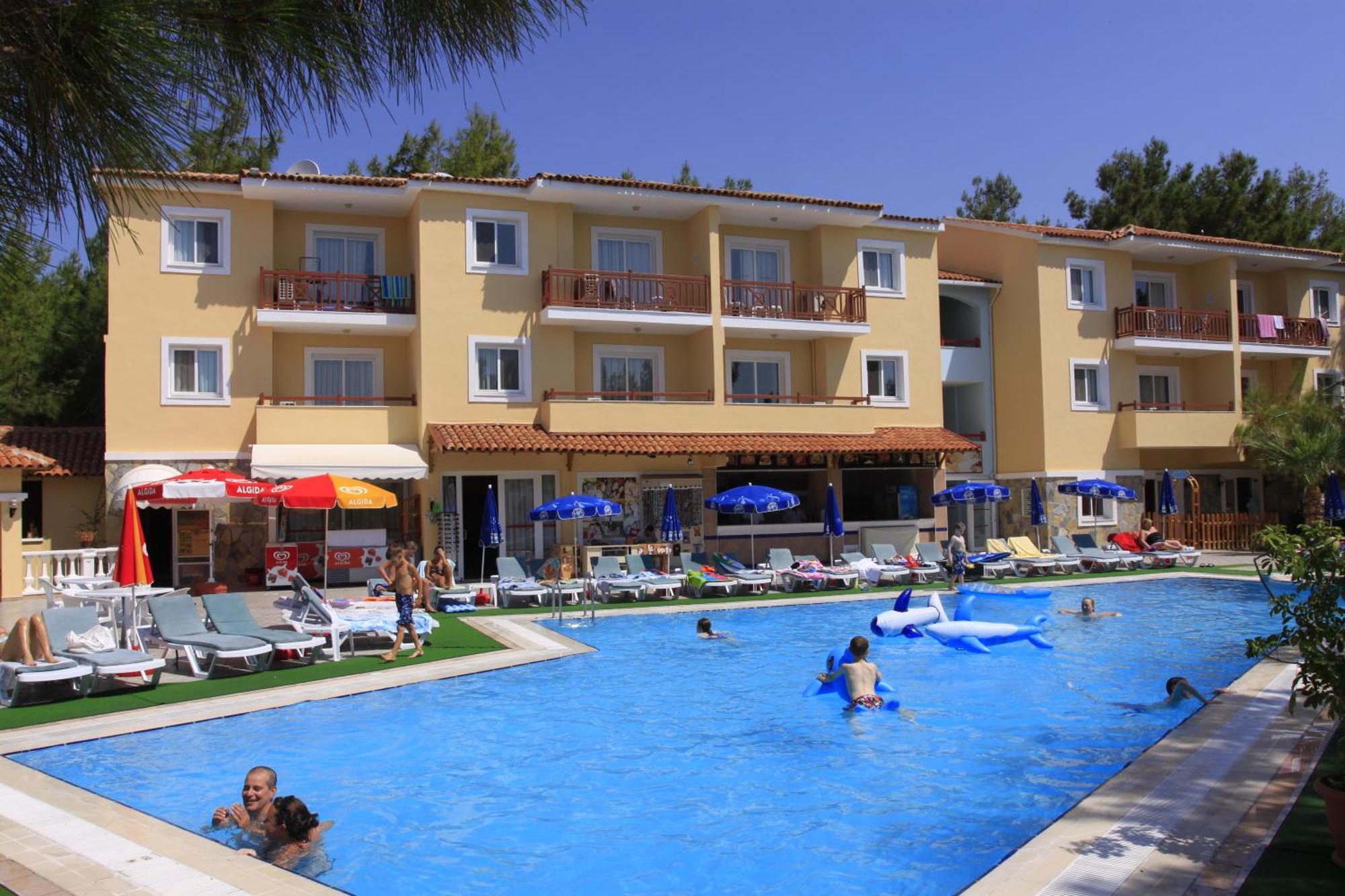 Pine Club Apart Hotel Kusadası Exteriör bild